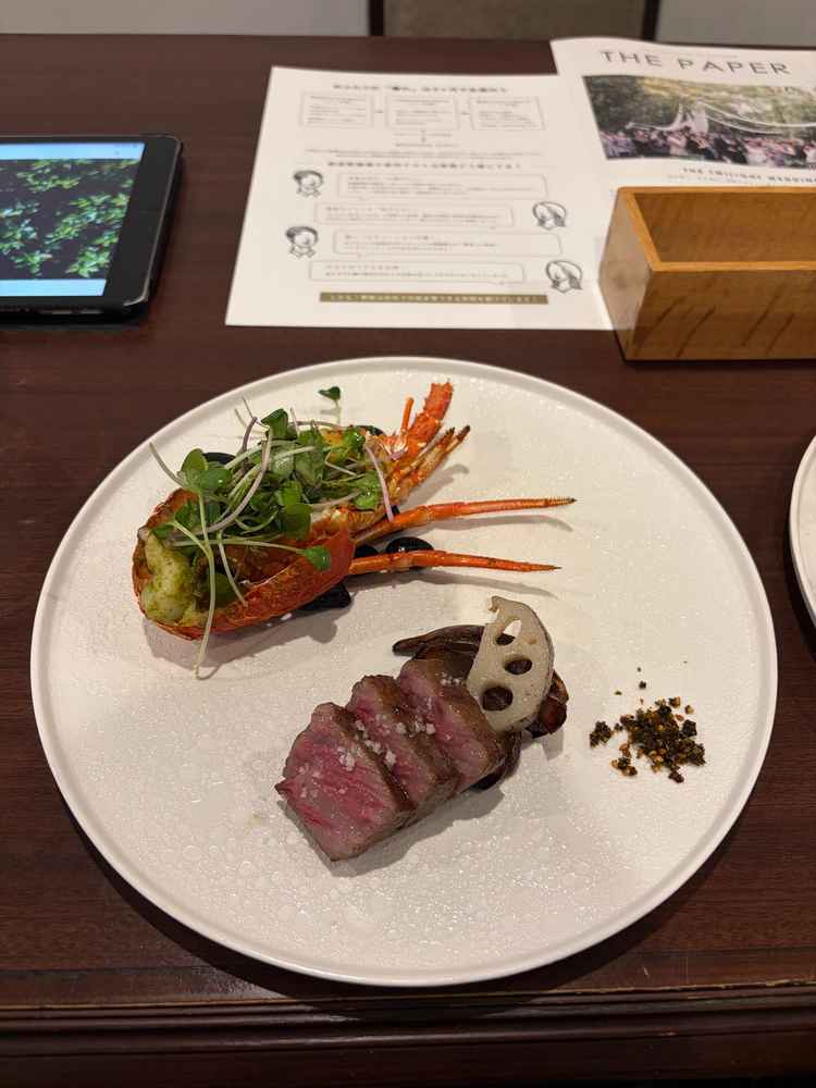 お肉、海鮮ともに食感も楽しめる内容であり、豪華なお料理である。