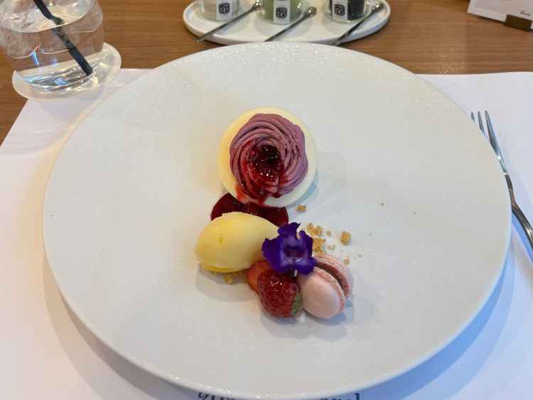 デザートは盛り付けが可愛かった。それぞれ味のバランスがとても良かった。