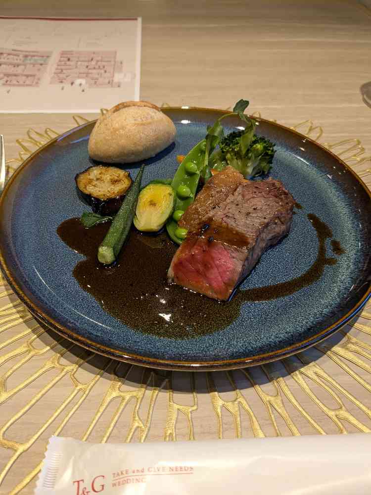 食事の試食は美味しかったです。お皿のセンスも素敵だと思いました。食事のアレンジもできるそうです。