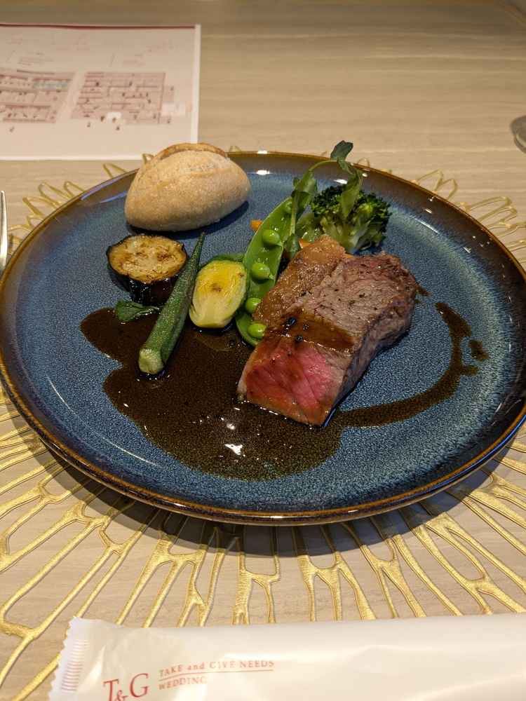 食事の試食は美味しかったです。お皿のセンスも素敵だと思いました。食事のアレンジもできるそうです。