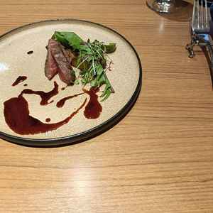 試食会の料理。レストランの評判が良いだけあり、肉も柔らかく非常に美味しかったです。