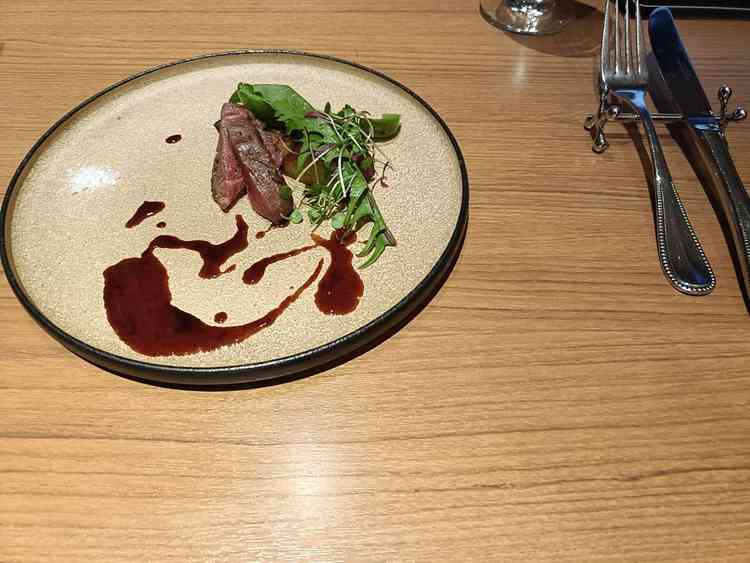 試食会の料理。レストランの評判が良いだけあり、肉も柔らかく非常に美味しかったです。