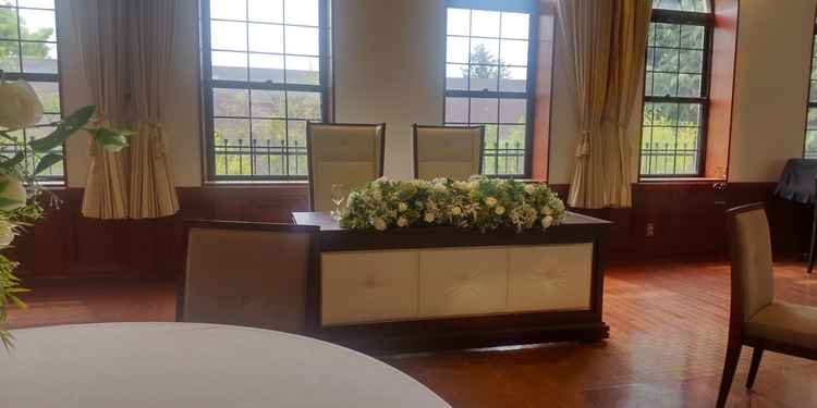 3階にある100人規模の披露宴会場。こちらもアットホームな温かみのある雰囲気の会場でした。