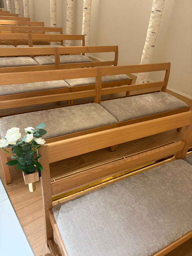 椅子の雰囲気です。クッションがあり座り心地が良いです。