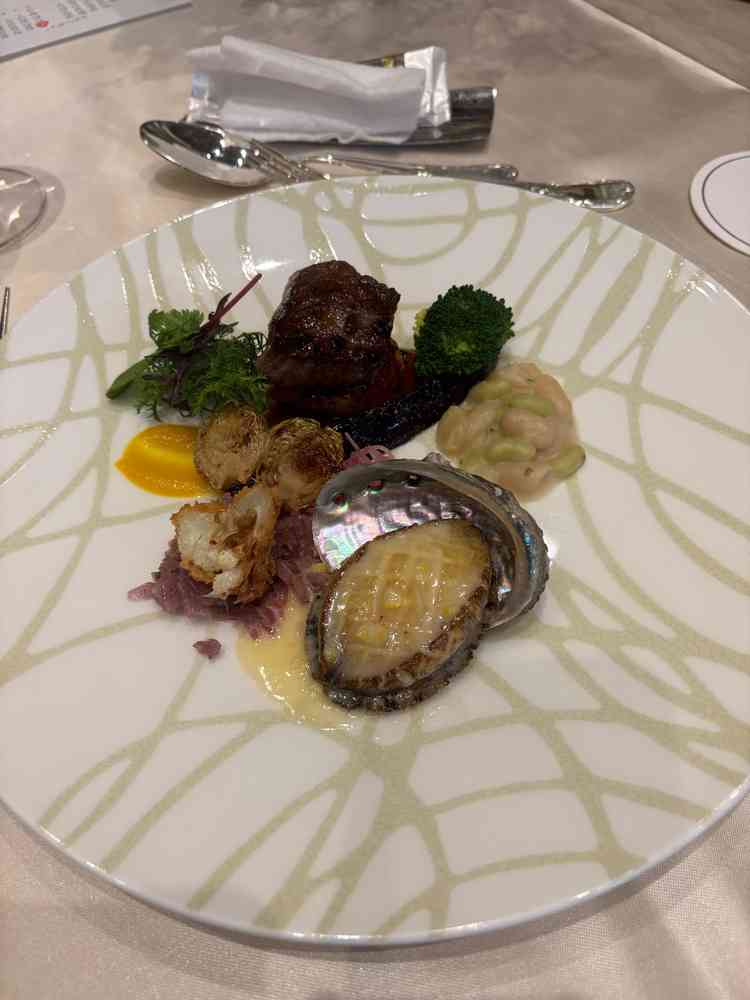 お肉料理と海鮮料理のワンプレート美味しかったです