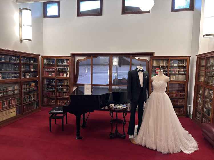 本棚の本は本物だそう