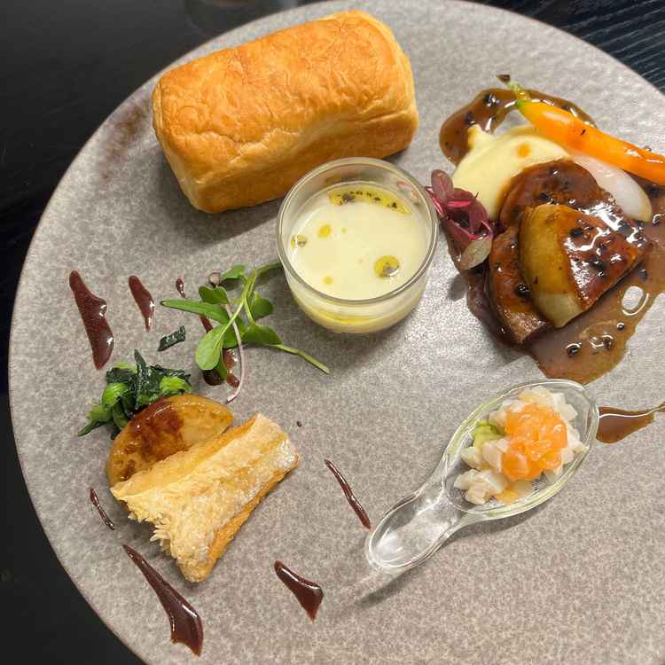 披露宴コースの試食です。それぞれ文句なしの美味しさでした。トリュフソース最高です！