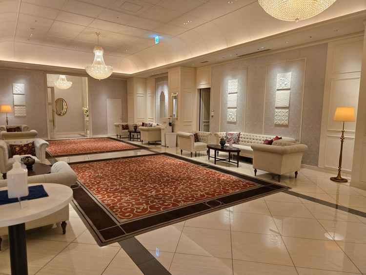 新郎新婦とその親族用の待合室。他のゲストに気を使わず、家族同士のコミュニケーションが取れる。