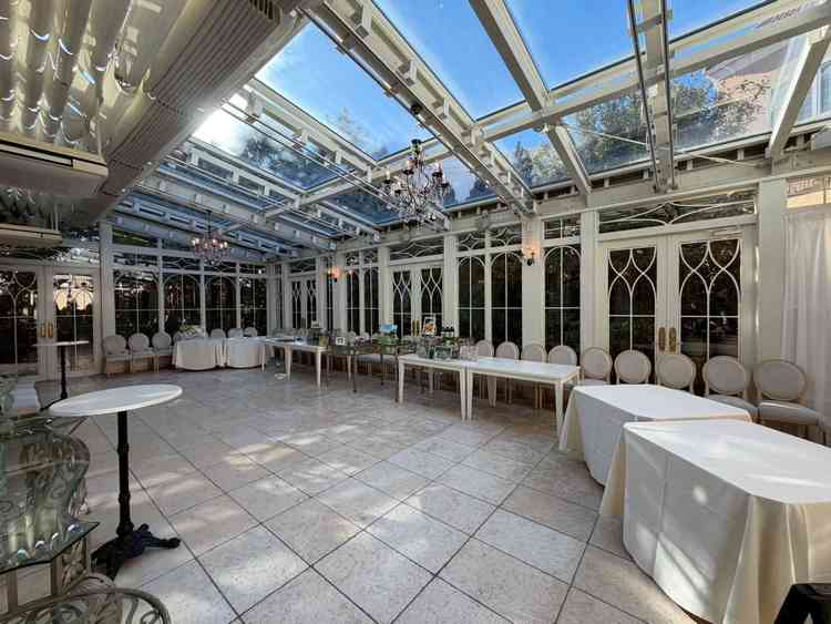 披露宴会場に天候型のテラスがついていました。雨でも心配がないのがありがたいです。