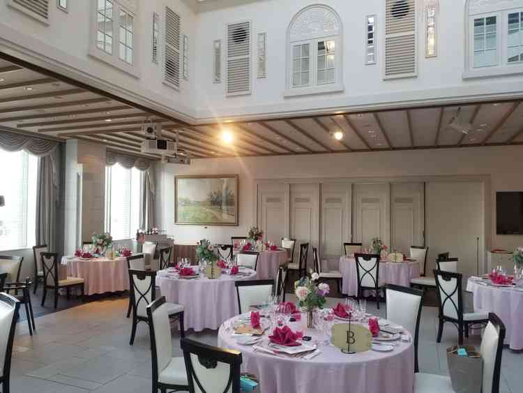 一番人気の披露宴会場。窓からの景色もよく、天井も高いため明るく開放感がある。