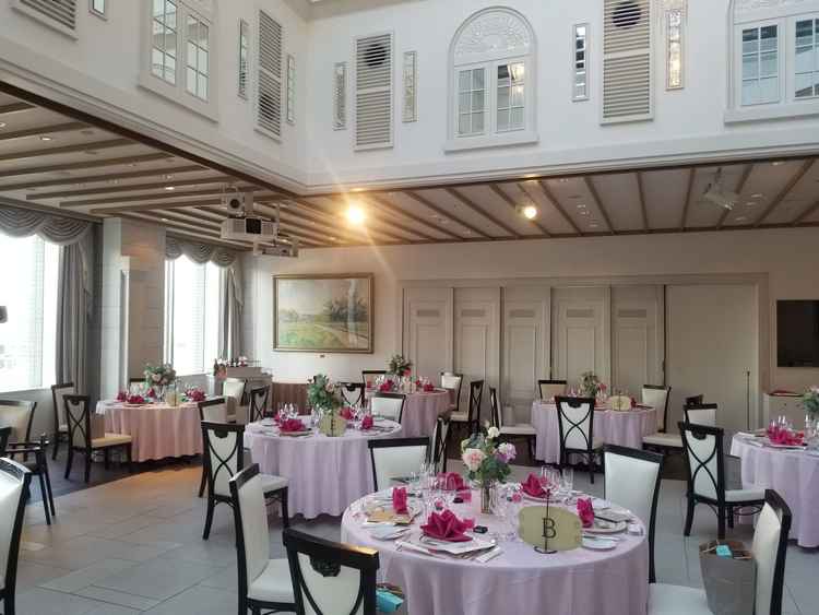 一番人気の披露宴会場。窓からの景色もよく、天井も高いため明るく開放感がある。