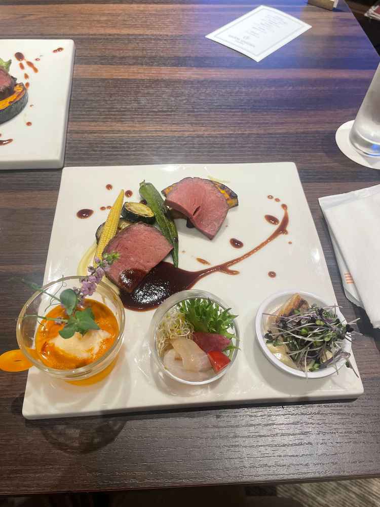お料理　オーダーメイド制らしく、新郎新婦のこだわりを詰めることができる