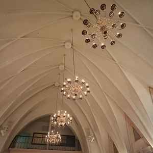 大聖堂のシャンデリアも神々しくて素敵