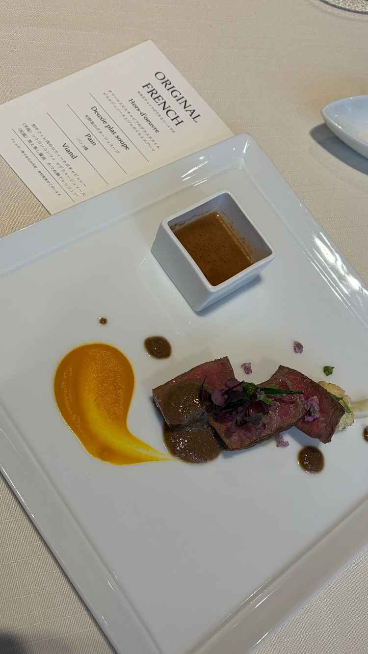 メインのお料理を試食できました。お皿が温かかったのが印象的！