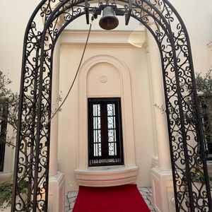 挙式会場外の鐘