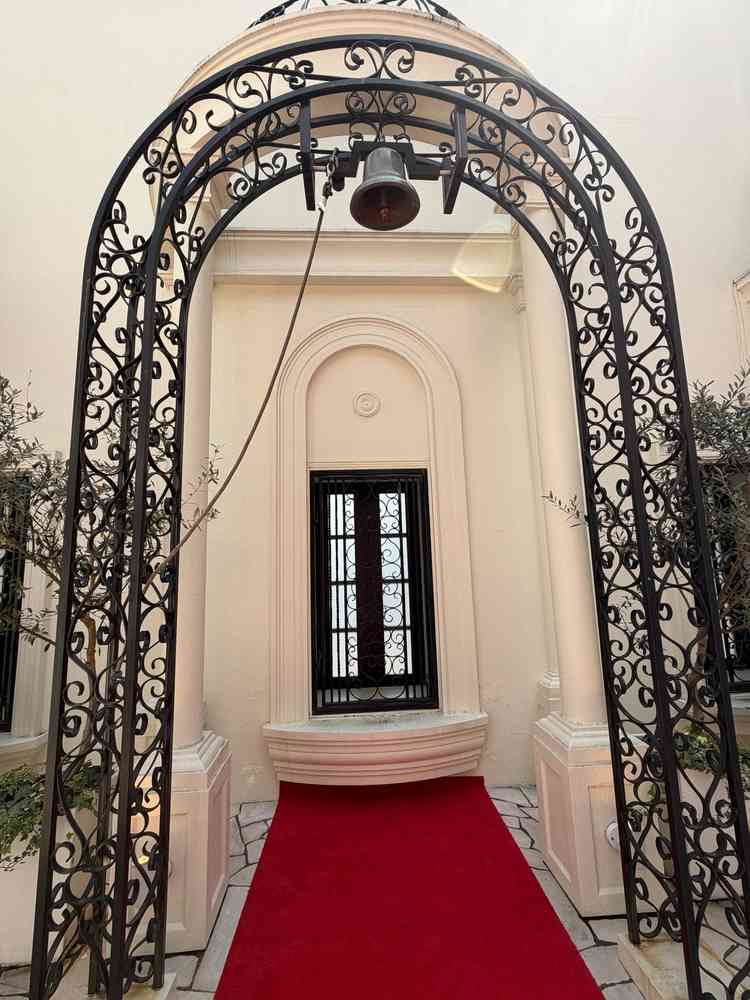 挙式会場外の鐘