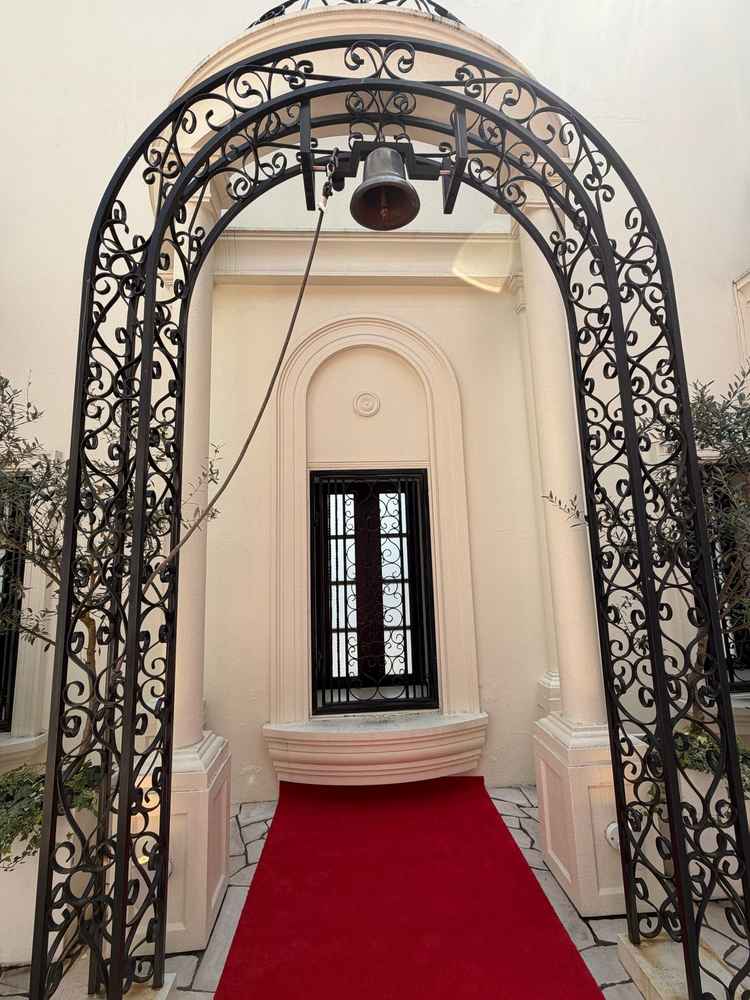 挙式会場外の鐘