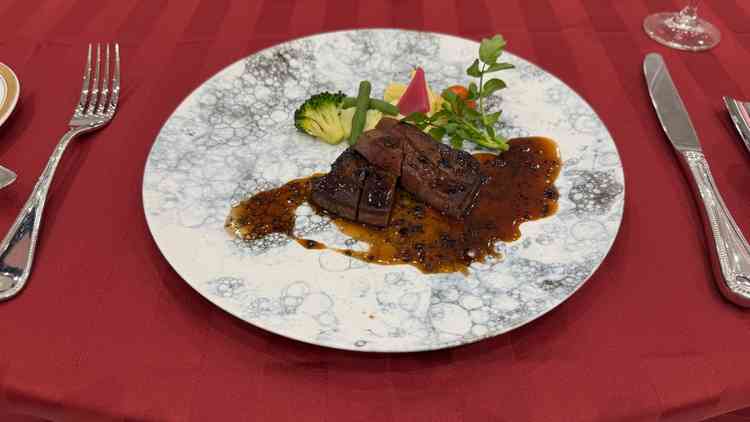 肉メイン。脂っこくなくて最後の方でも味わって食べられました。