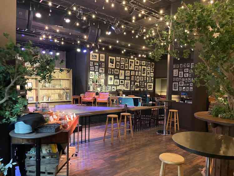 遊び心あふれるケーキビュッフェを楽しめるシアタールーム