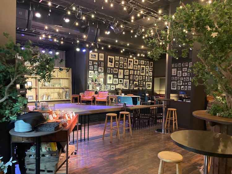 遊び心あふれるケーキビュッフェを楽しめるシアタールーム