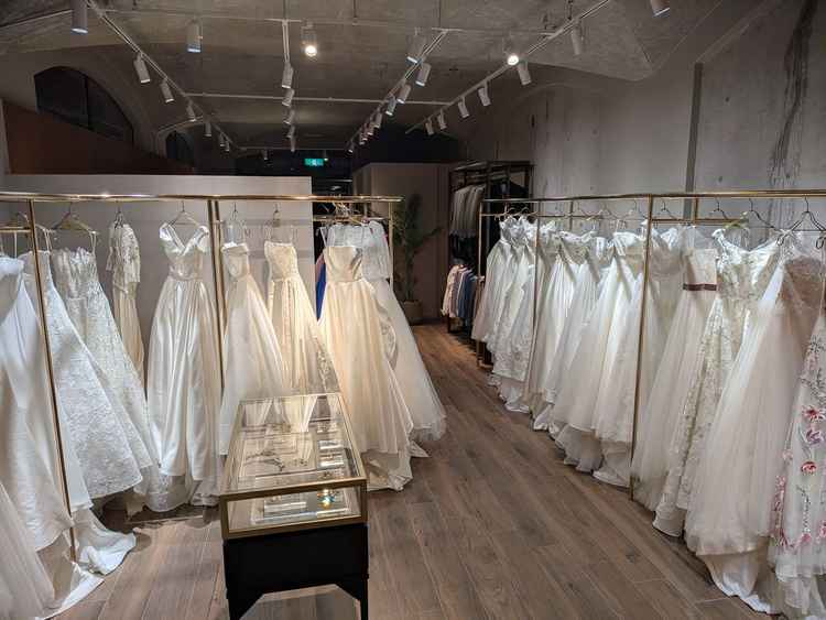 ドレスショップです。ホテルから少し歩いたところにありました。