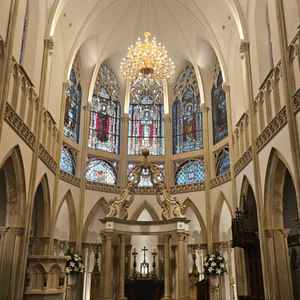 13世紀の英国で実際に使われていたステンドグラスやイスなどを使用しているので、圧倒的でした。