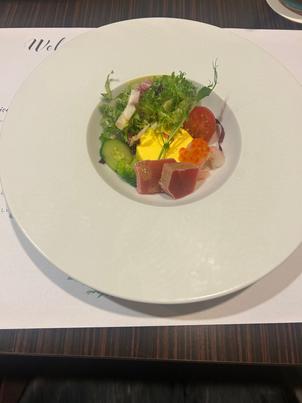 試食にはなりますが、野菜のムースとお刺身を使用されていて組み合わせがおもしろかったです。