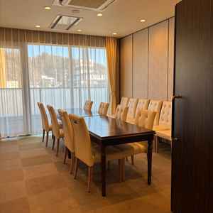 親戚控え室が新郎新婦で別々で用意されていて、緊張せず待てるのは良いと思った