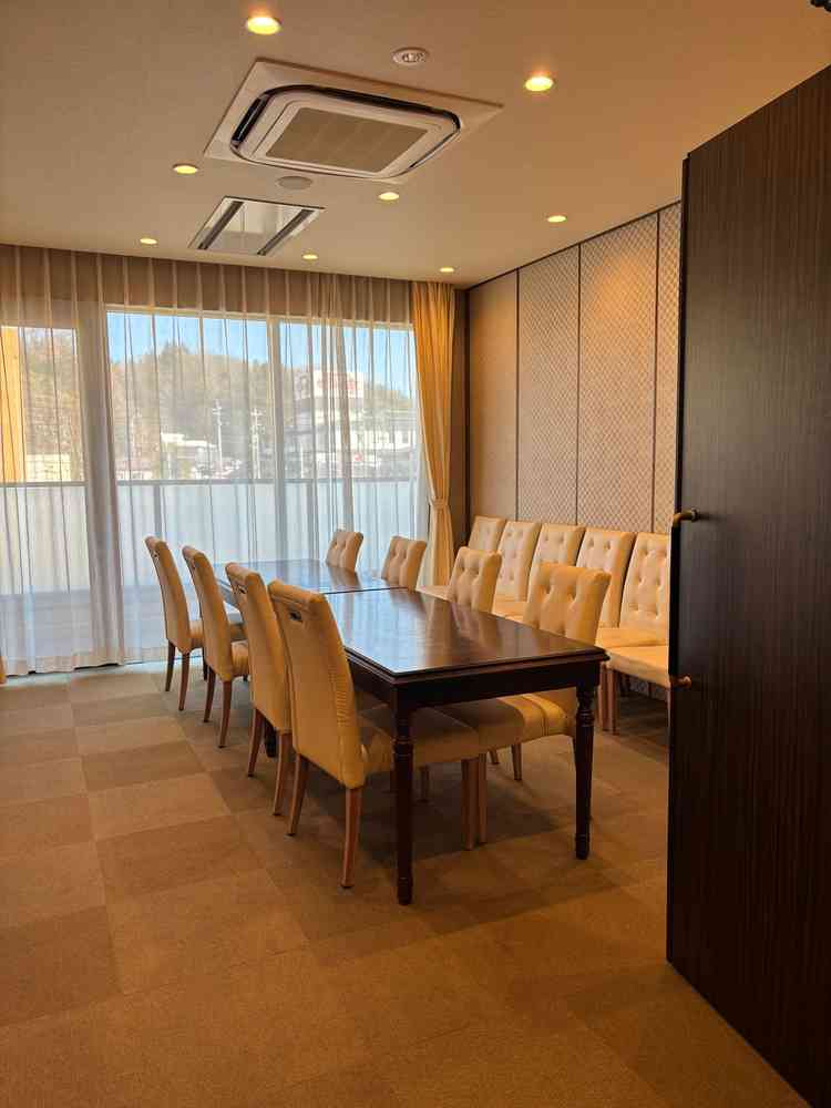 親戚控え室が新郎新婦で別々で用意されていて、緊張せず待てるのは良いと思った