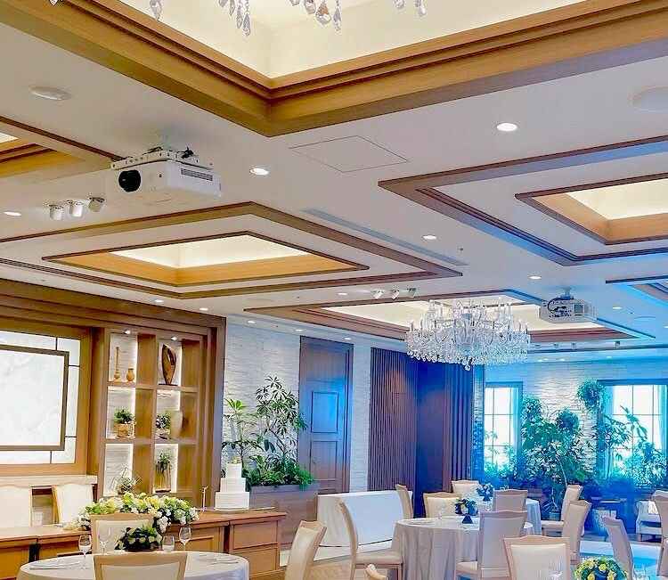 木目調の披露宴会場