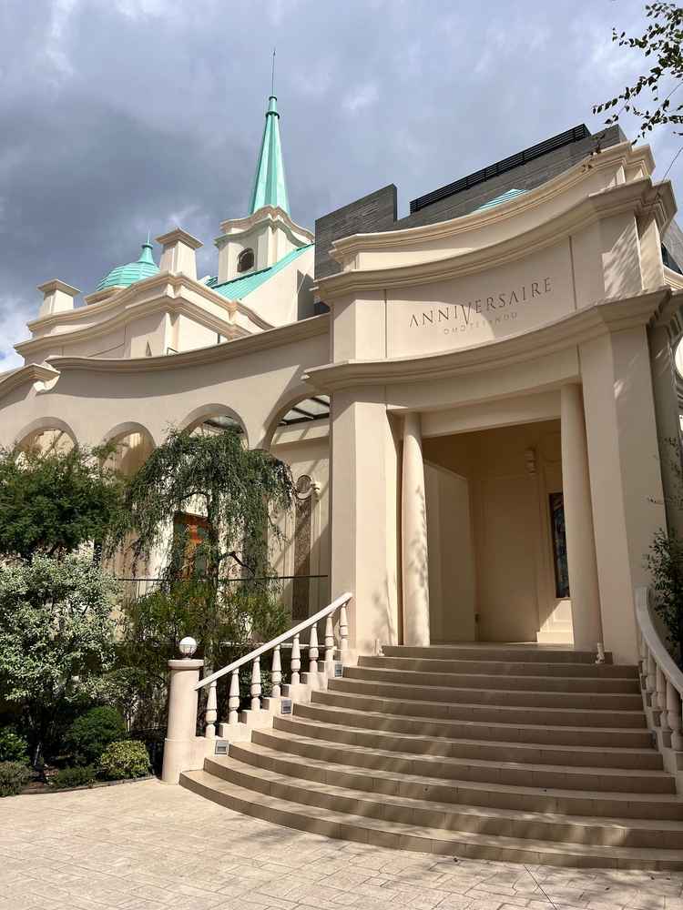 チャペル外観。おしゃれな雰囲気があり、BGMも流れて雰囲気が良かった。