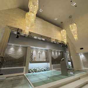 チャペルはあかりひとつで雰囲気が変わり、階段を上がると微かにキャンドルの匂いもして素敵でした