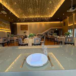 披露宴、新郎の席からの景色