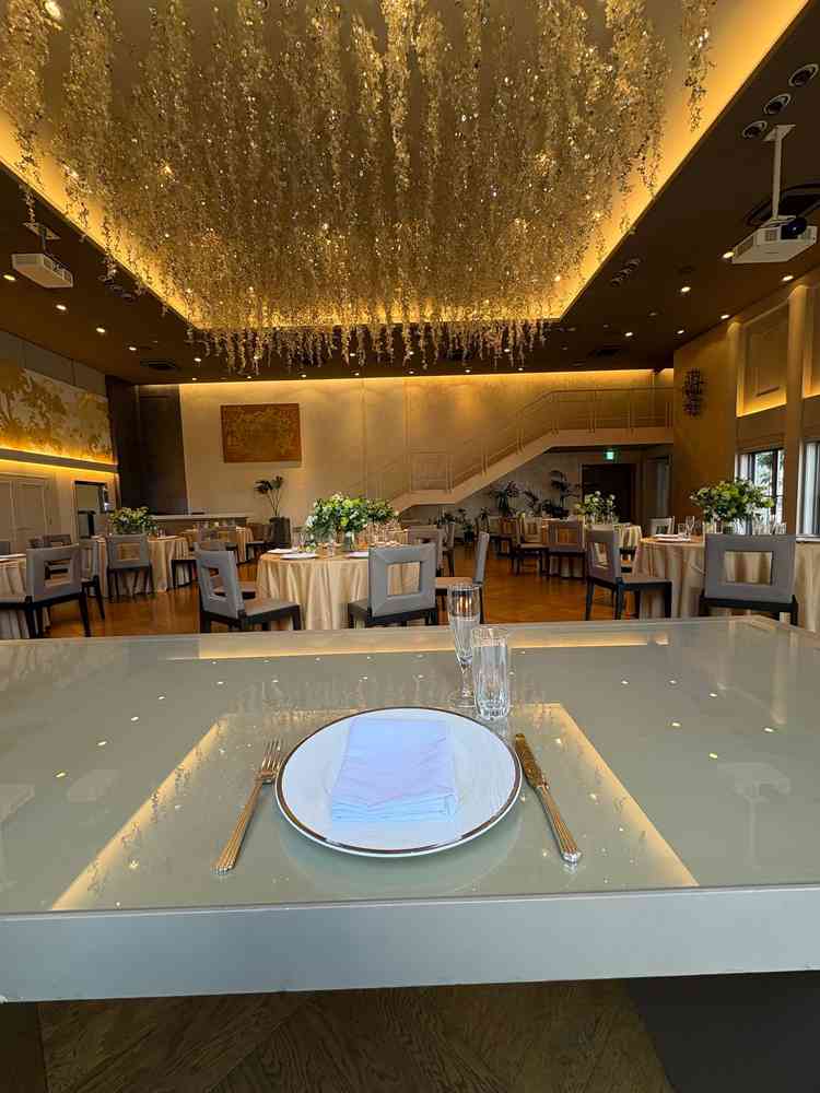 披露宴、新郎の席からの景色