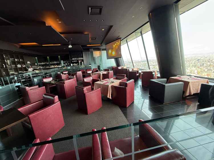 ゲストの待機場はゆとりがあり席数も全く困らないだけありました。