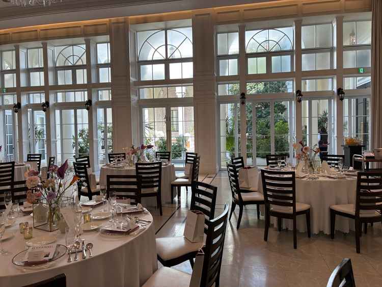 披露宴会場フロアから見た場合