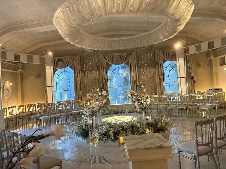 珍しい円形チャペル。ゲストと近い距離で挙式が可能。記憶に残るチャペル。