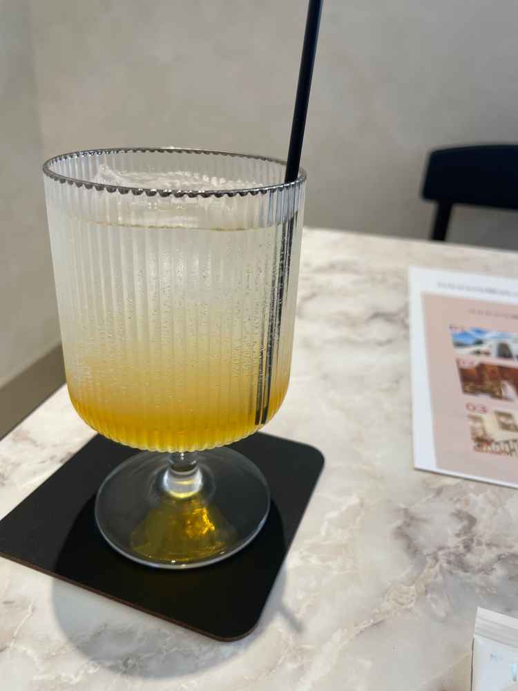 ウェルカムドリンク、ノンアルコールのカクテルで最初から楽しめました。