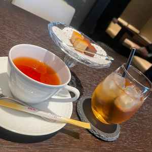 冒頭にアンケート回答している頃に頂いたお菓子と飲み物。