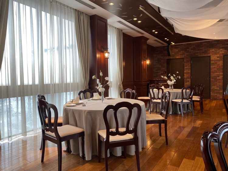 披露宴会場①の写真。少人数向けの会場でした。