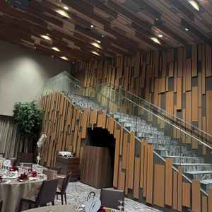 階段のある披露宴会場がとても素敵です。