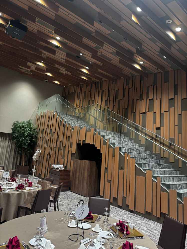 階段のある披露宴会場がとても素敵です。