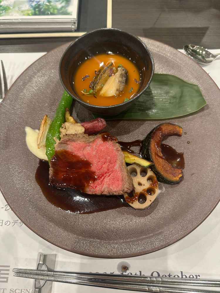 試食。お肉は柔らかく、鮑が乗っている茶碗蒸しが特に美味しかった。