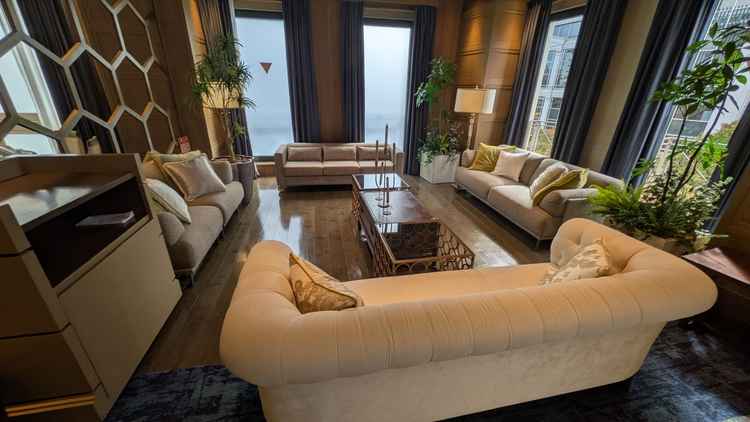 披露宴会場の中のソファスペース。子供がいる人でも安心して来れそうだった。