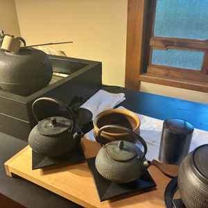 待合室に近づくにつれお茶の香りがふわっと感じられ、心安らぎます。