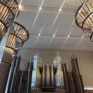 挙式会場のパイプオルガン