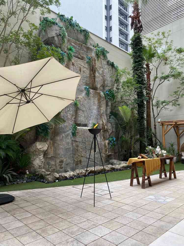 滝が流れている空間があり映画のワンシーンのような雰囲気で、とても居心地が良かったです。