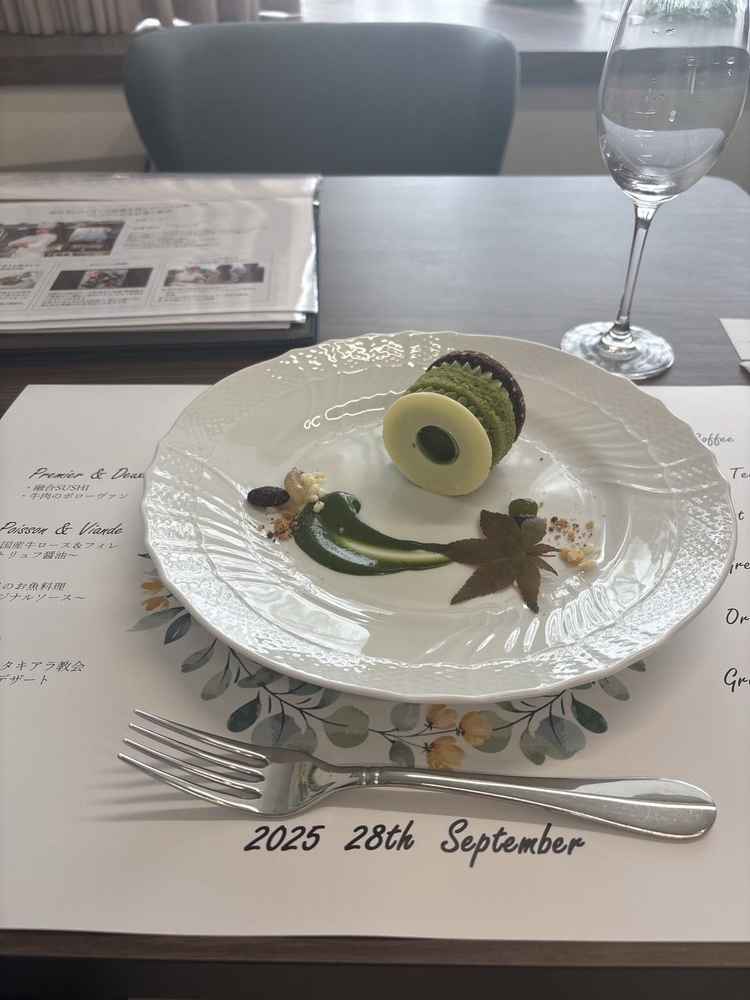 デザートは抹茶のエンというものでした。2ランク上のデザートで、もう1種類と選べるようです。