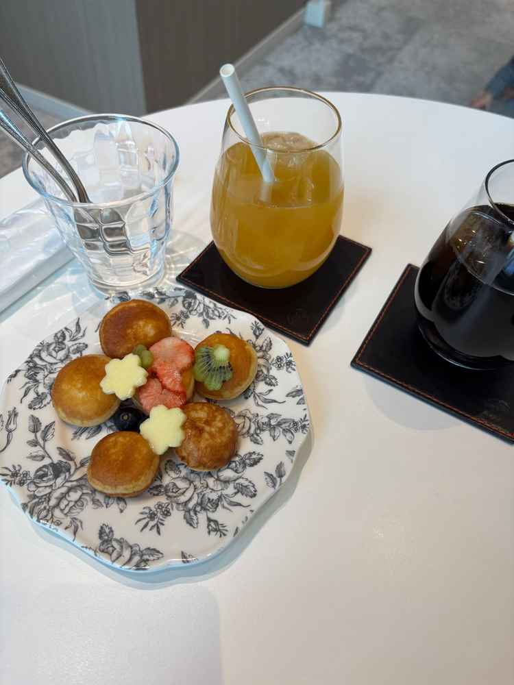 ウェルカムドリンクとパンケーキを出していただけました。とても可愛くて素敵なサービスだなと感じました。