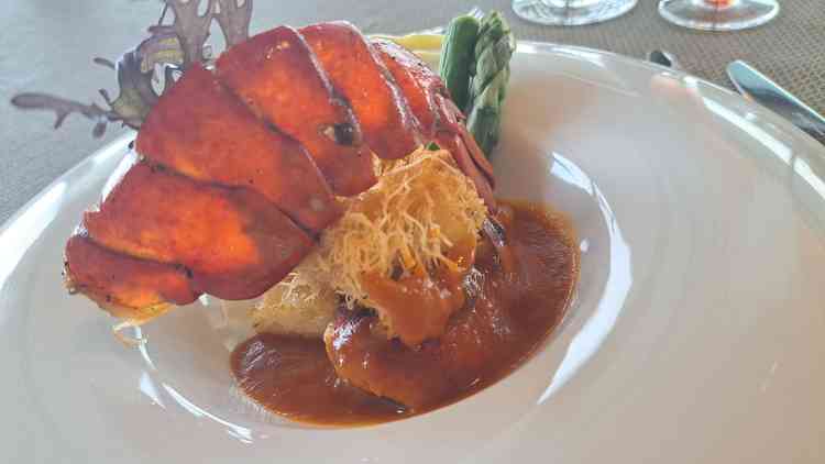 試食。とてもおしゃれに盛り付けしてあり味もよかった